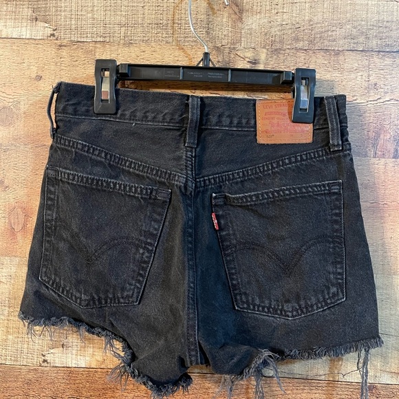 Levi's black vintage cut off denim shorts - Picture 6 of 6